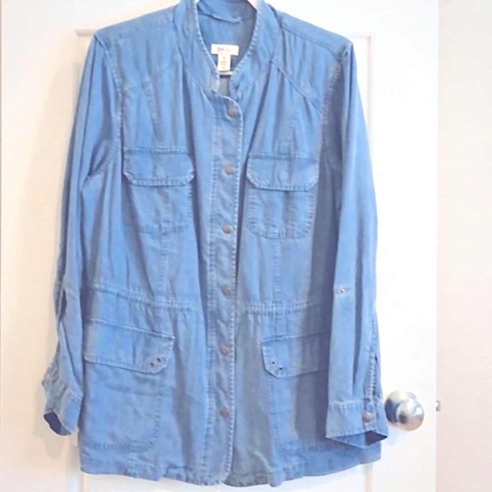 Stylish Light-Wash Chambray Lightweight Utility Jacket Pockets Snaps Closure - Picture 4 of 16